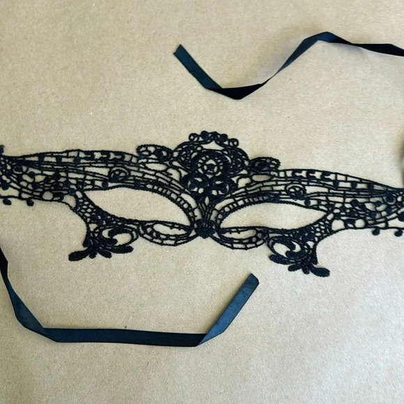 Source Unknown Accessories - Black Lace Masquerade Ball Mask- “Black Tulip”